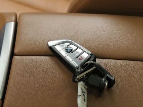 Used 2022 BMW X5 xDrive40i w/ M Sport Package AWD/4WD image 38