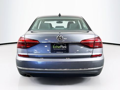 Used 2018 Volkswagen Passat 2.0T SE FWD image 7
