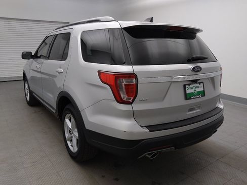 Used 2018 Ford Explorer XLT FWD image 5
