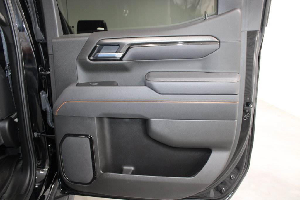 Used 2025 GMC Sierra 1500 AT4 w/ AT4 Premium Package AWD/4WD image 26