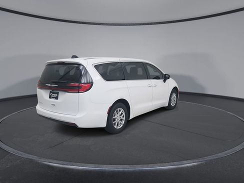 New 2026 Chrysler Pacifica Select FWD image 8