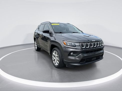 Used 2022 Jeep Compass Latitude AWD/4WD image 2