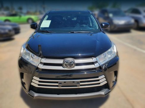 Used 2019 Toyota Highlander XLE AWD/4WD image 23