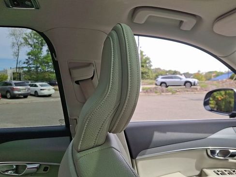 Used 2022 Volvo XC90 T5 Momentum w/ Advanced Package image 13