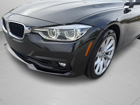 Used 2018 BMW 320i xDrive Sedan AWD/4WD image 32