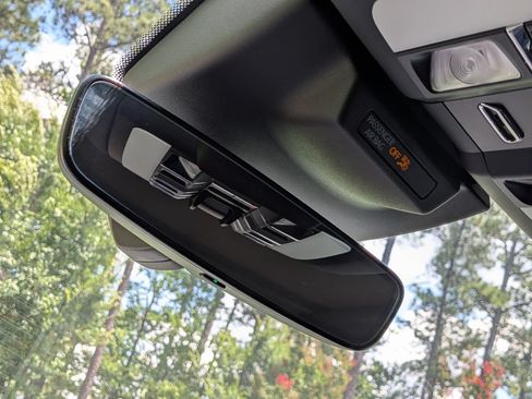 Certified 2025 Porsche Macan S AWD/4WD image 18