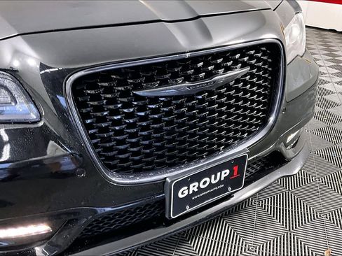 Used 2022 Chrysler 300 Touring L image 26