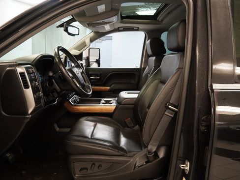 Used 2018 Chevrolet Silverado 1500 LTZ w/ LTZ Plus Package image 6