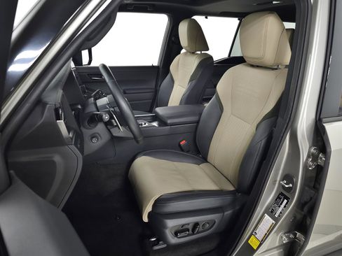 Used 2025 Lexus GX 550 AWD/4WD image 19