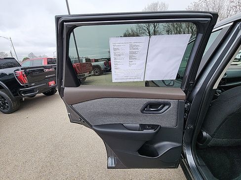 Used 2023 Nissan Rogue S image 26