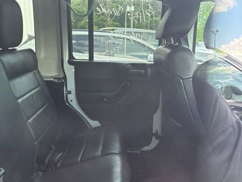 Used 2012 Jeep Wrangler Unlimited Sahara AWD/4WD image 8