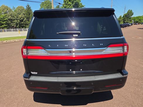 Used 2021 Lincoln Navigator L Reserve w/ Luxury Package AWD/4WD image 4
