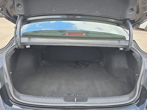 Used 2023 Hyundai Elantra SEL w/ Convenience Package image 12