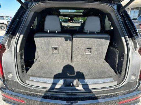 Used 2023 Cadillac XT6 Premium Luxury w/ Technology Package AWD/4WD image 5