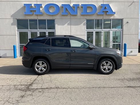 Used 2020 GMC Terrain SLE w/ Driver Convenience Package FWD image 4