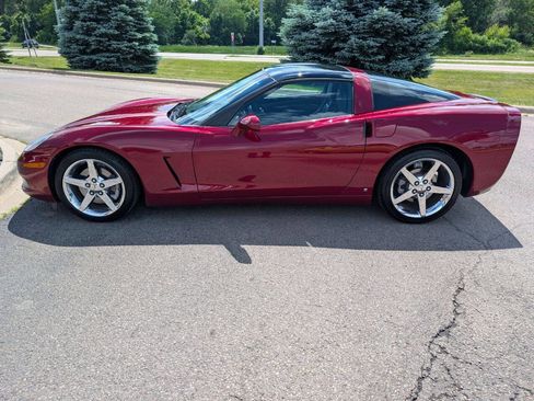 Used 2007 Chevrolet Corvette Coupe w/ Preferred Equipment Group RWD image 6