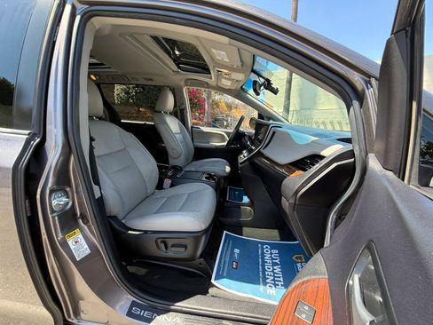 Used 2015 Toyota Sienna Limited FWD image 27