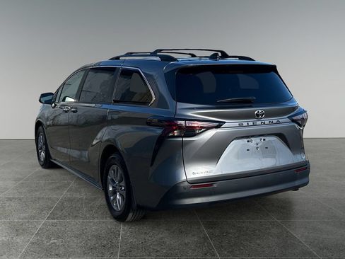 Used 2026 Toyota Sienna XLE AWD/4WD image 8