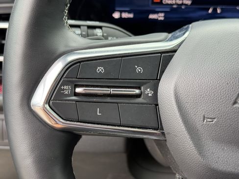 Used 2024 Chevrolet Traverse Z71 AWD/4WD image 17