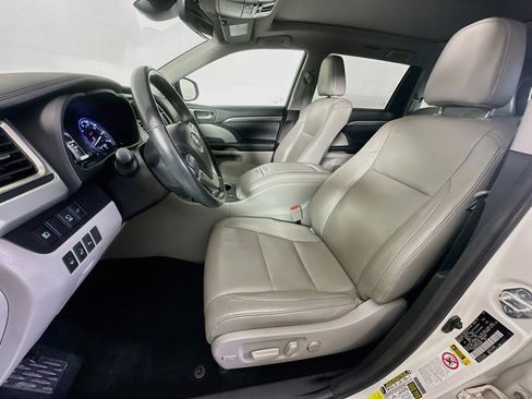 Used 2018 Toyota Highlander Limited Platinum AWD/4WD image 13