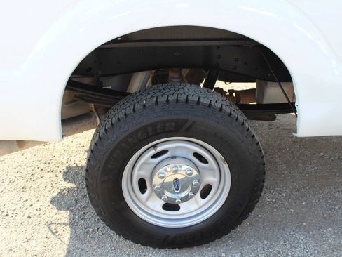 Used 2015 Ford F250 XL w/ Power Equipment Group AWD/4WD image 23