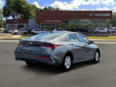 New 2026 Hyundai Elantra SE image 7