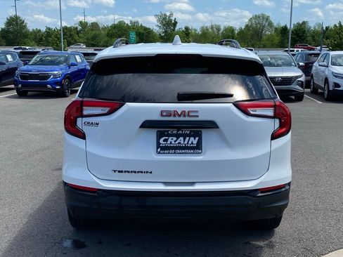Used 2022 GMC Terrain SLE w/ Elevation Edition image 6