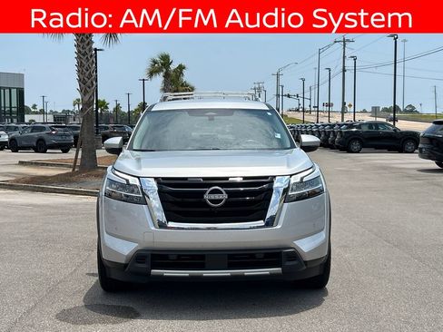 Used 2024 Nissan Pathfinder SL FWD image 10