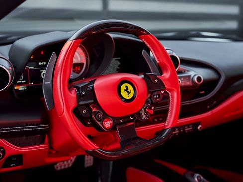 Used 2021 Ferrari F8 Tributo image 34