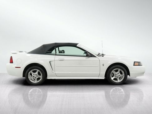 Used 2002 Ford Mustang Convertible RWD image 6