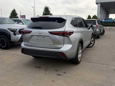 Used 2024 Toyota Highlander LE image 5