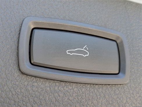 Used 2021 Porsche Macan image 19