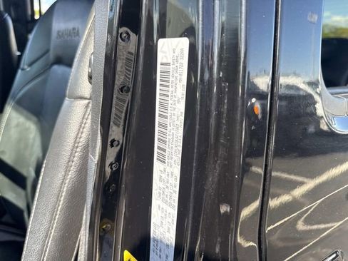 Used 2018 Jeep Wrangler Unlimited Sahara AWD/4WD image 23