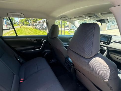 Used 2022 Toyota RAV4 LE AWD/4WD image 28