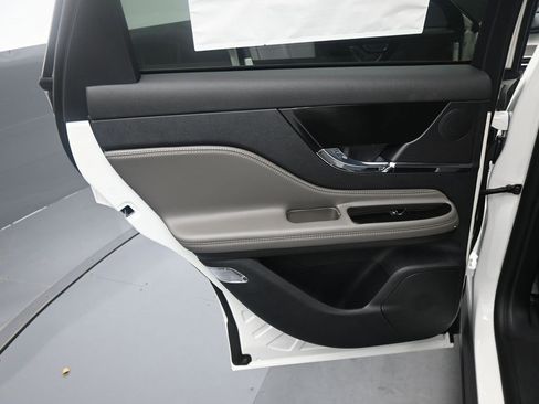 New 2026 Lincoln Corsair Premiere image 8