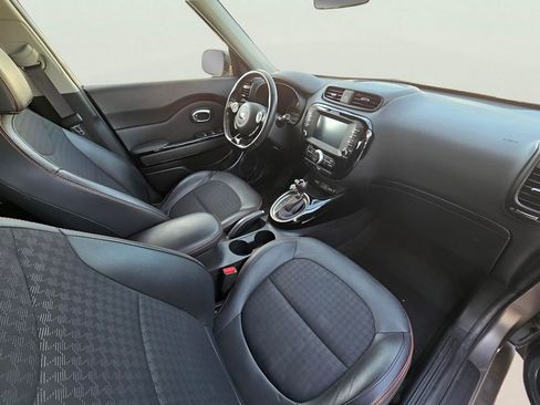 Used 2018 Kia Soul ! FWD image 48