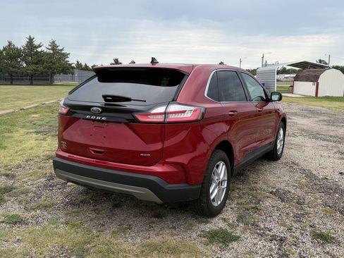 Used 2024 Ford Edge SEL w/ Convenience Package AWD/4WD image 3