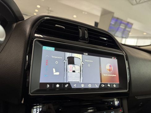 Used 2017 Jaguar F-PACE Prestige image 18