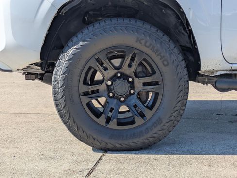 Used 2019 Toyota Tacoma SR5 image 11