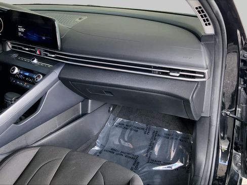 Used 2023 Hyundai Elantra SEL w/ Convenience Package FWD image 19