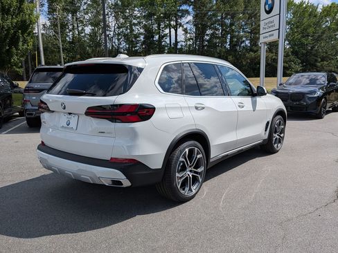 New 2026 BMW X5 xDrive40i w/ Premium Package AWD/4WD image 3