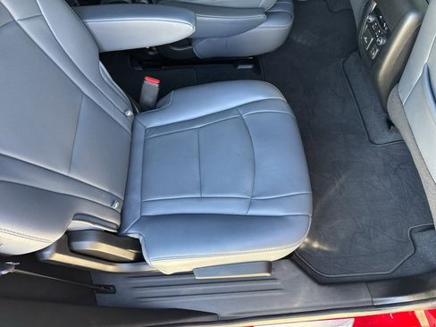 Used 2024 Buick Enclave Premium image 14