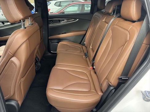 Used 2022 Lincoln Nautilus Reserve w/ Equipment Group 201A image 17