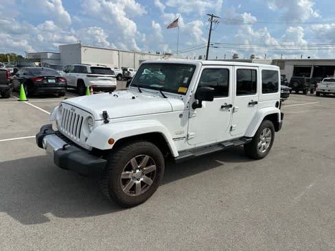 Used 2014 Jeep Wrangler Unlimited Sahara w/ Connectivity Group AWD/4WD image 2