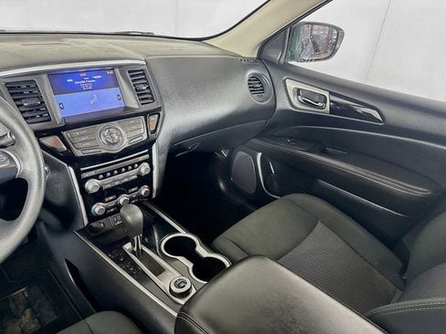 Used 2019 Nissan Pathfinder S image 19