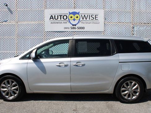 Used 2021 Kia Sedona EX FWD image 4