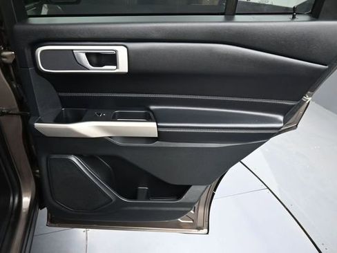 Used 2021 Ford Explorer XLT RWD image 28