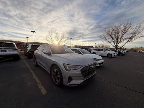 Used 2022 Audi e-tron Premium w/ Convenience Plus Package image 1