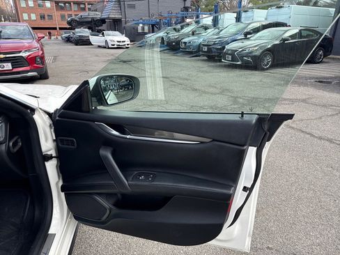Used 2018 Maserati Ghibli image 11