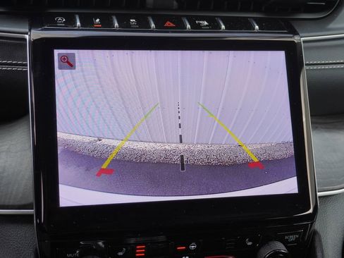 Used 2023 Jeep Grand Cherokee Limited AWD/4WD image 19